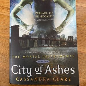City of Ashes (The Mortal Instruments, Book 2)